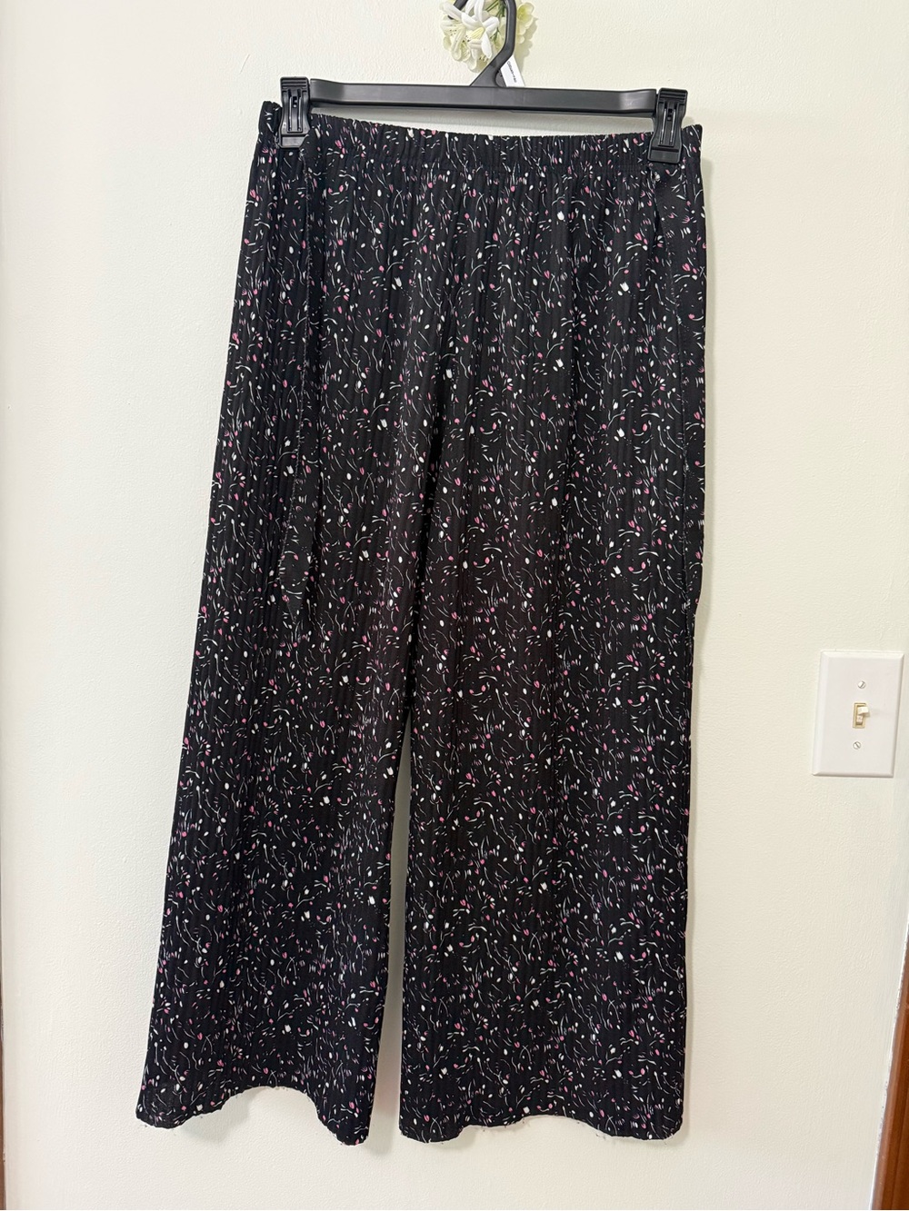 Black Wide-Leg Pants with Pink Confetti Print